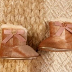 Michael Kors Size 2 NWOT Girls Pink boots